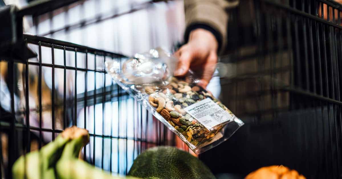 The shopper puts a pack of roasted nuts into the cart in the grocery store. (Representative Cover Image Source: Getty Images | d3sign)