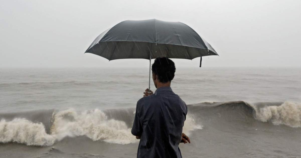 Man observing high tides. (Representative Cover Image Source: Getty Images | Dinodia Photo)