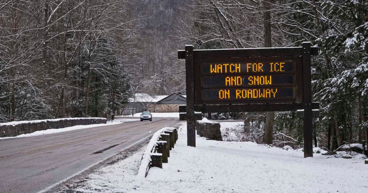 Warning of ice and snow on Smoky Mountains roads. (Representative Cover Image Source: Getty Images | wbritten)