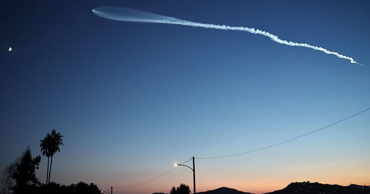 A SpaceX Falcon 9 rocket rises after launching from Vandenberg Space Force Base carrying 28 Starlink internet satellites. (Representative Cover Image Source: Getty Images | Mario Tama)
