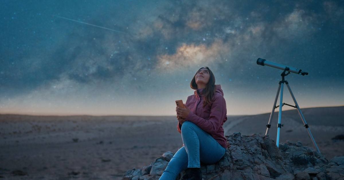 A woman looking at the sky. (Representative Cover Image Source: Getty Images | Oscar Gutierrez Zozulia)