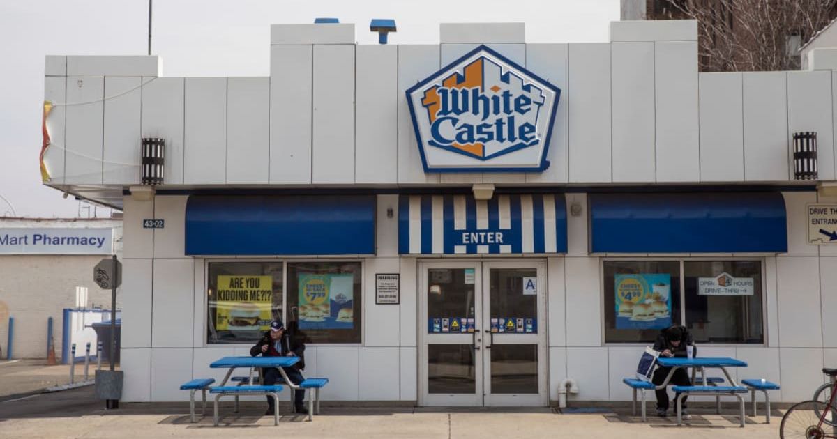 An exterior view of a White Castle restaurant in New York City. (Representative Cover Image Source: Getty Images | Drew Angerer)
