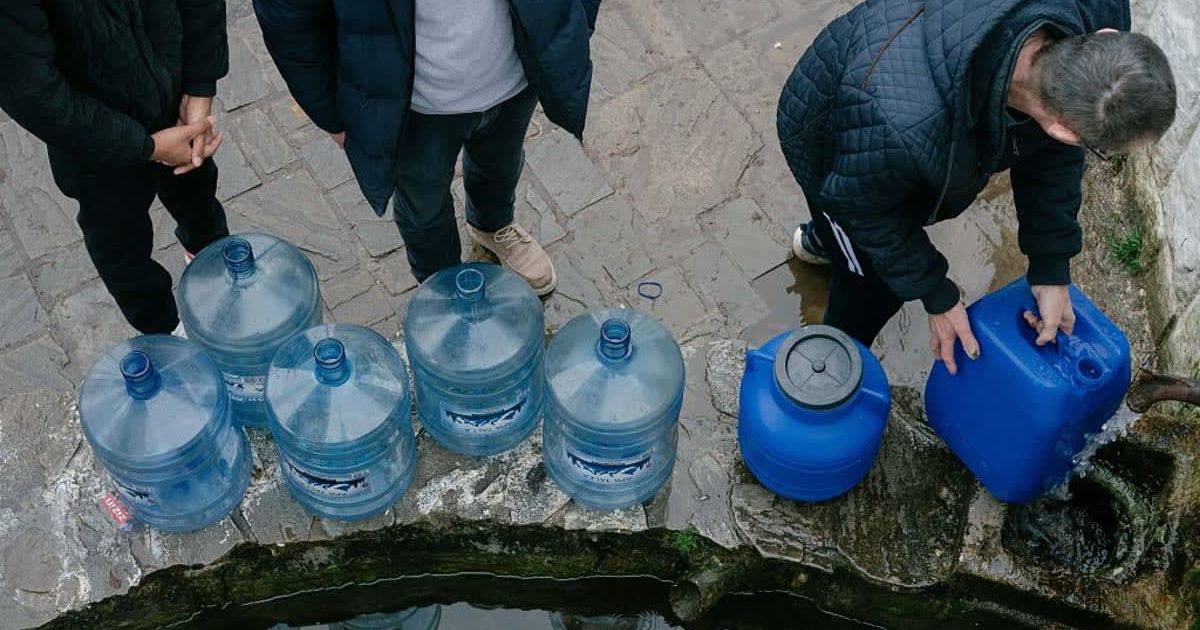Locals filling water canisters from a public fountain during Romania's water crisis. (Representative Cover Image Source: Getty | Andrei Pungovschi)