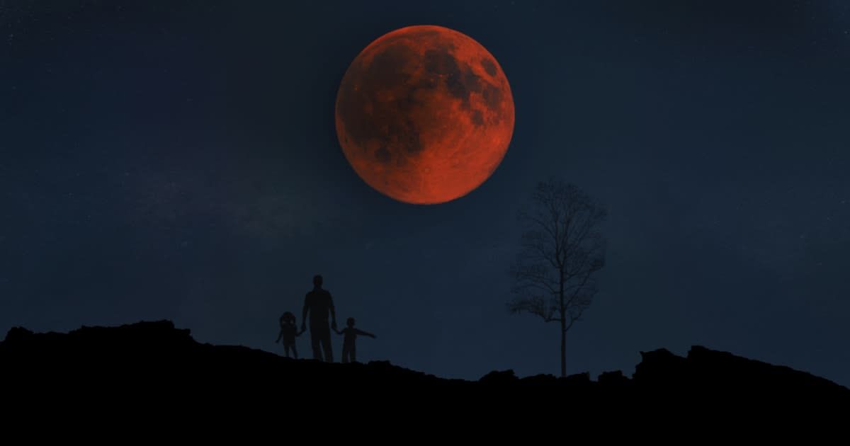 A family enjoying a total lunar eclipse. (Representative Cover Image Source: Getty Images | abhisheklegit)