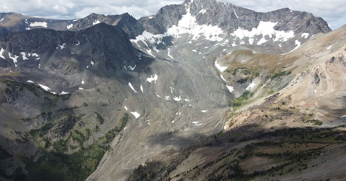 Sunlight Peak Glacier, located in Wyoming (Cover Image Source: Tyler Meng/Daniel Thomas)